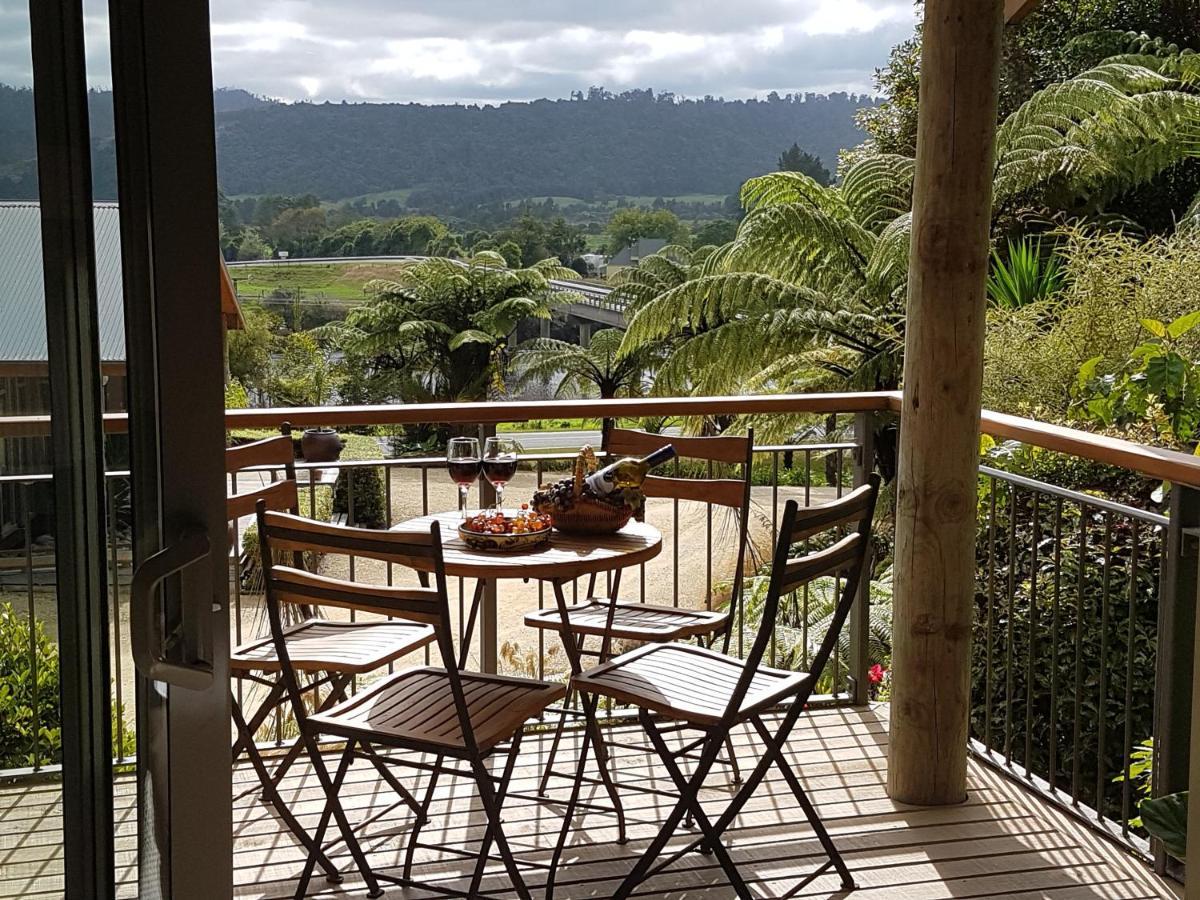 Riverstone Retreat Karamea Екстер'єр фото