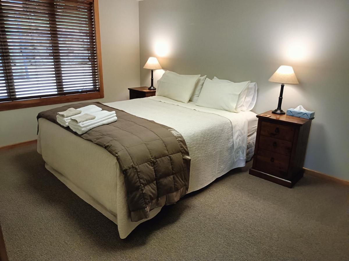 Riverstone Retreat Karamea Екстер'єр фото