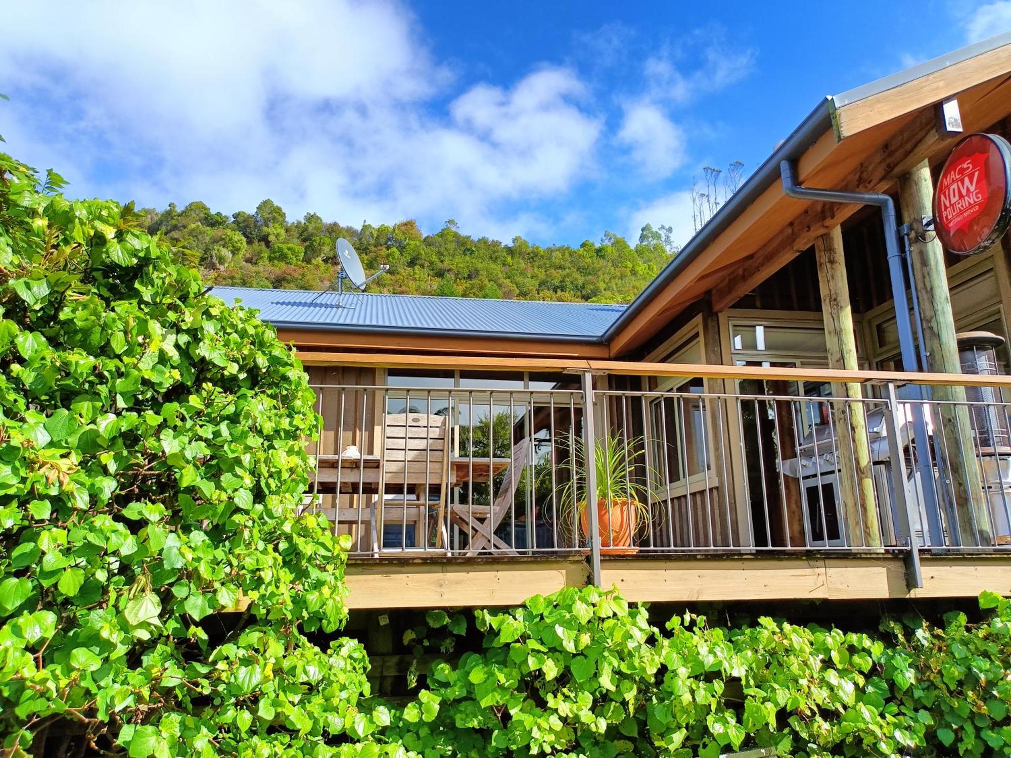 Riverstone Retreat Karamea Номер фото